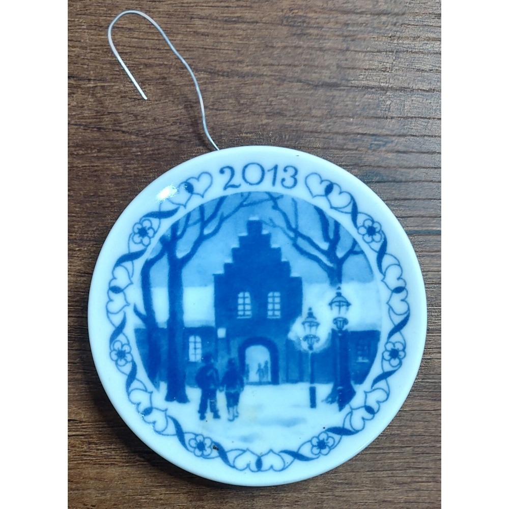Royal Copenhagen 2013 Soro Academy Christmas Plaquette Ornament A8